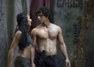 The 100 - Episode 1.02 - Earth Skills - Promotional Photos bellamy fille